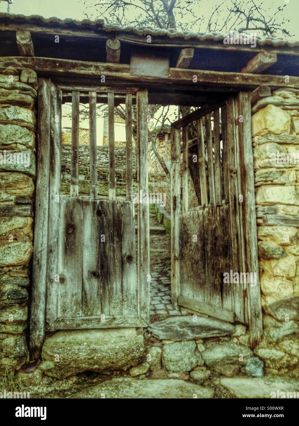 Old wooden wood door hi-res stock photography and images - Alamy