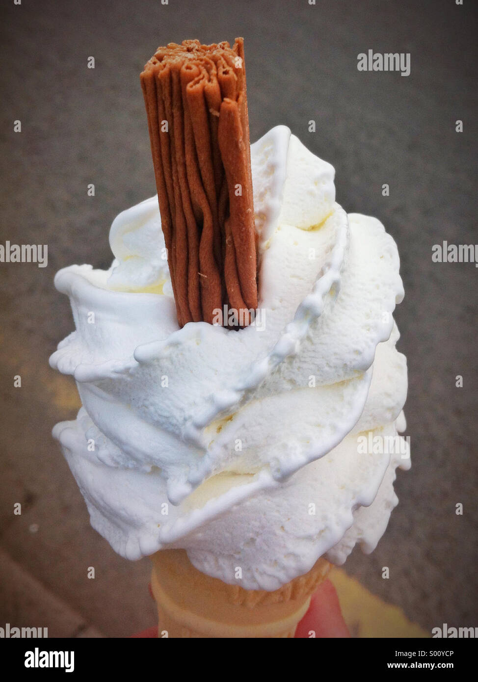 Ice cream cone flake hires stock photography and images Alamy