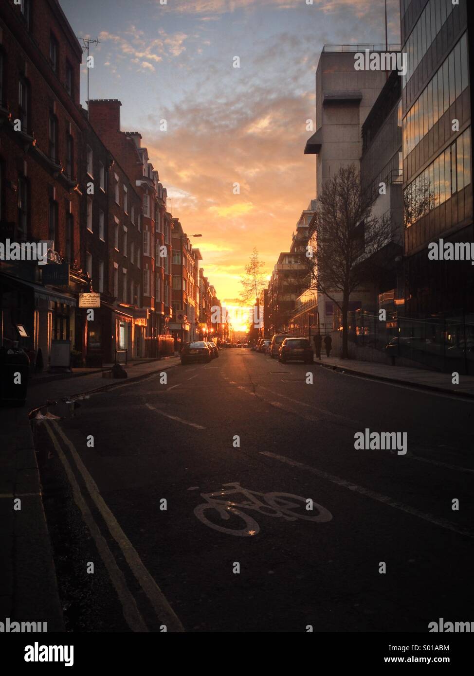 Empty london street hi-res stock photography and images - Alamy