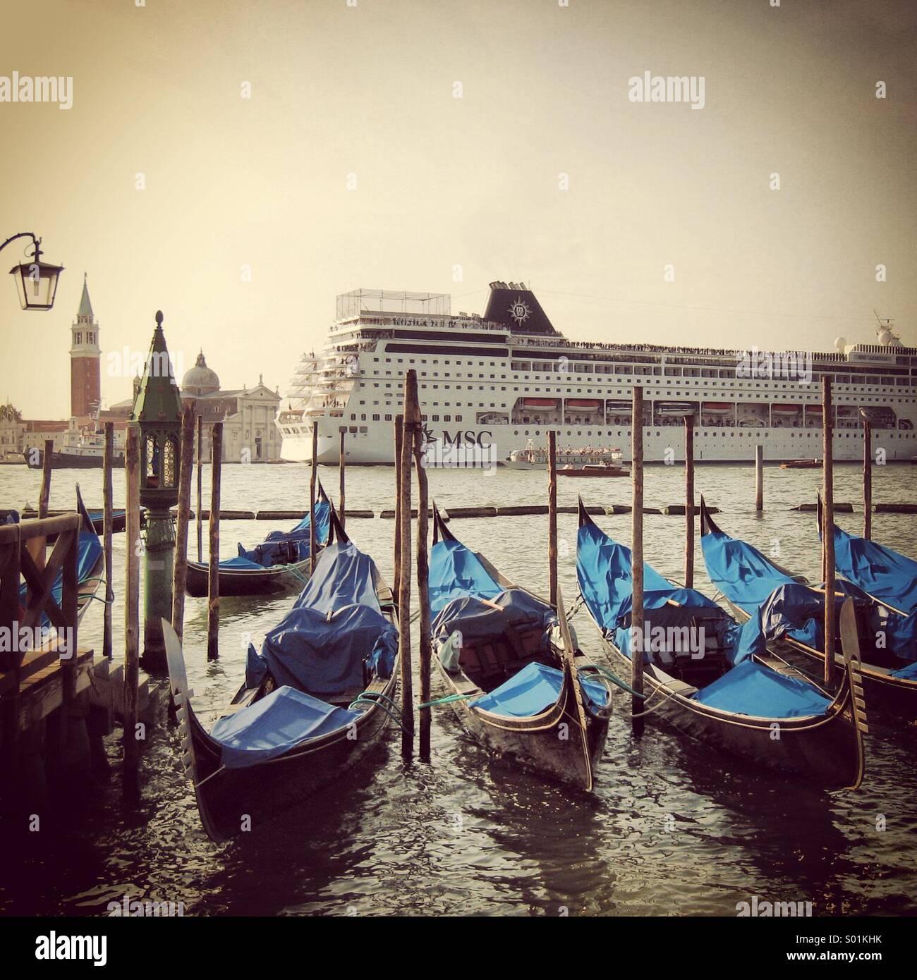 Gondolas cruise hi-res stock photography and images - Alamy