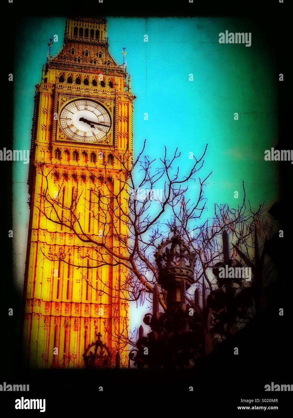 a-big-clock-in-london-stock-photo-alamy