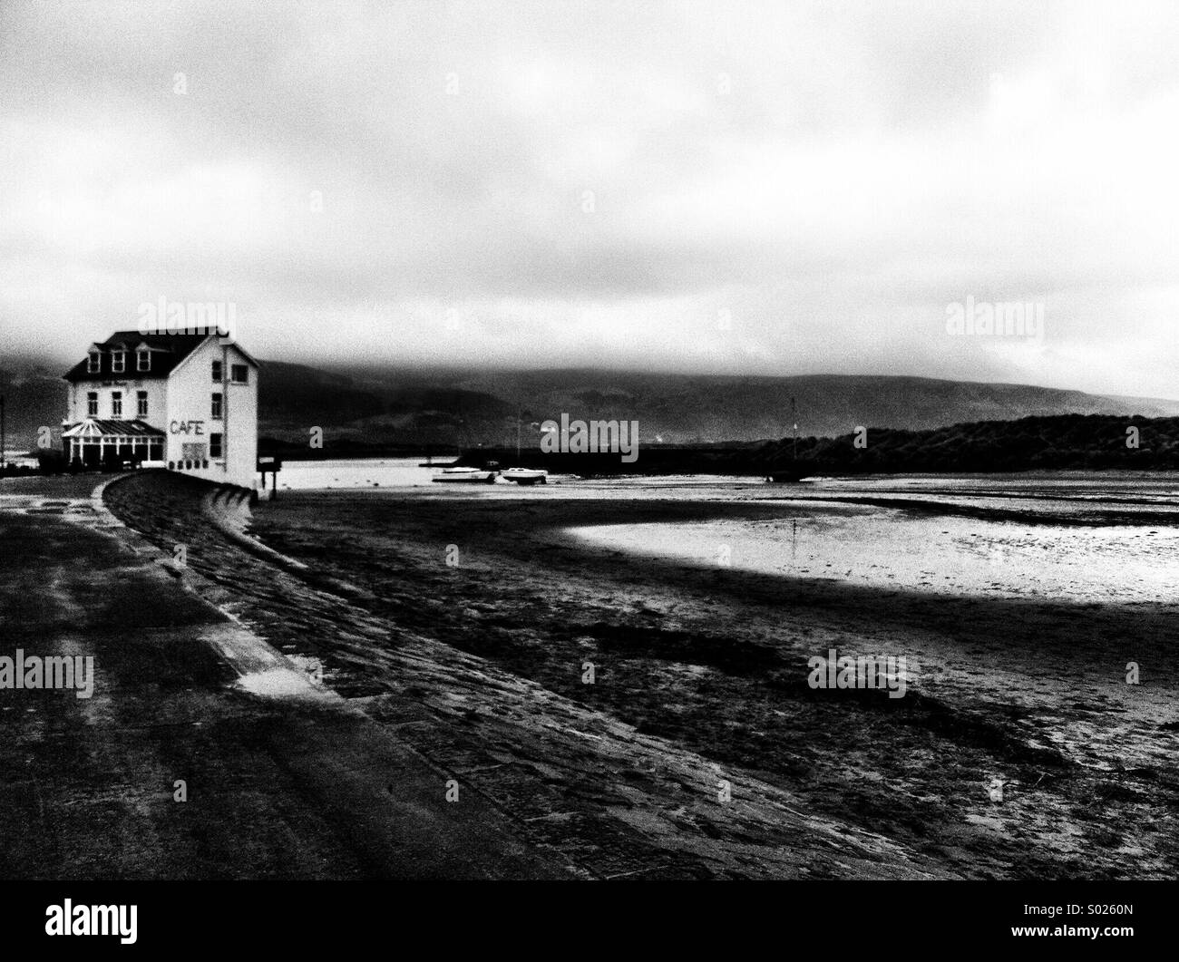 Cafe at Barmouth beach, Wales (black and white) Stock Photo