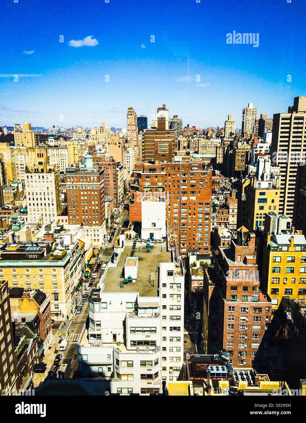 Clouds above nyc hi-res stock photography and images - Alamy