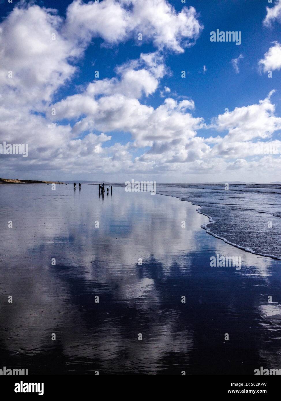 Reflections of sky in water smartphone stock photos and images - Alamy