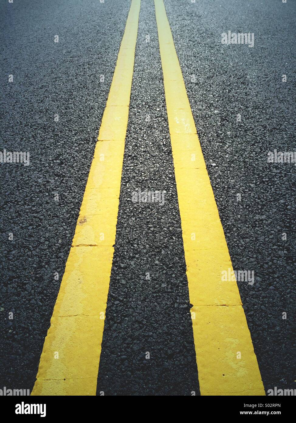 Double yellow lines road hires stock photography and images Alamy