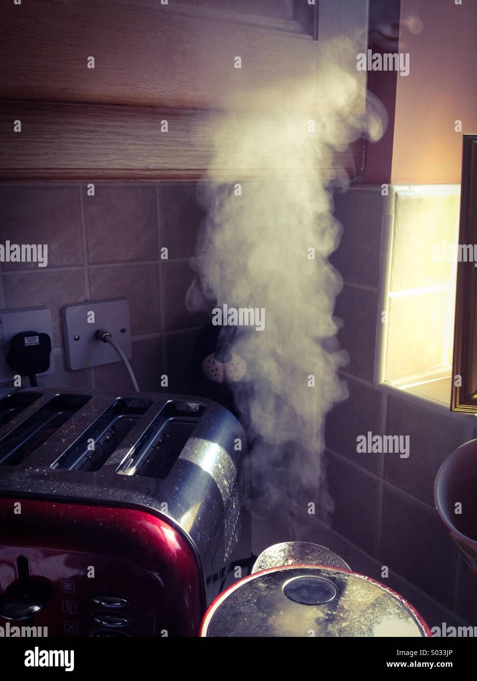 Kettle boiling hires stock photography and images Alamy