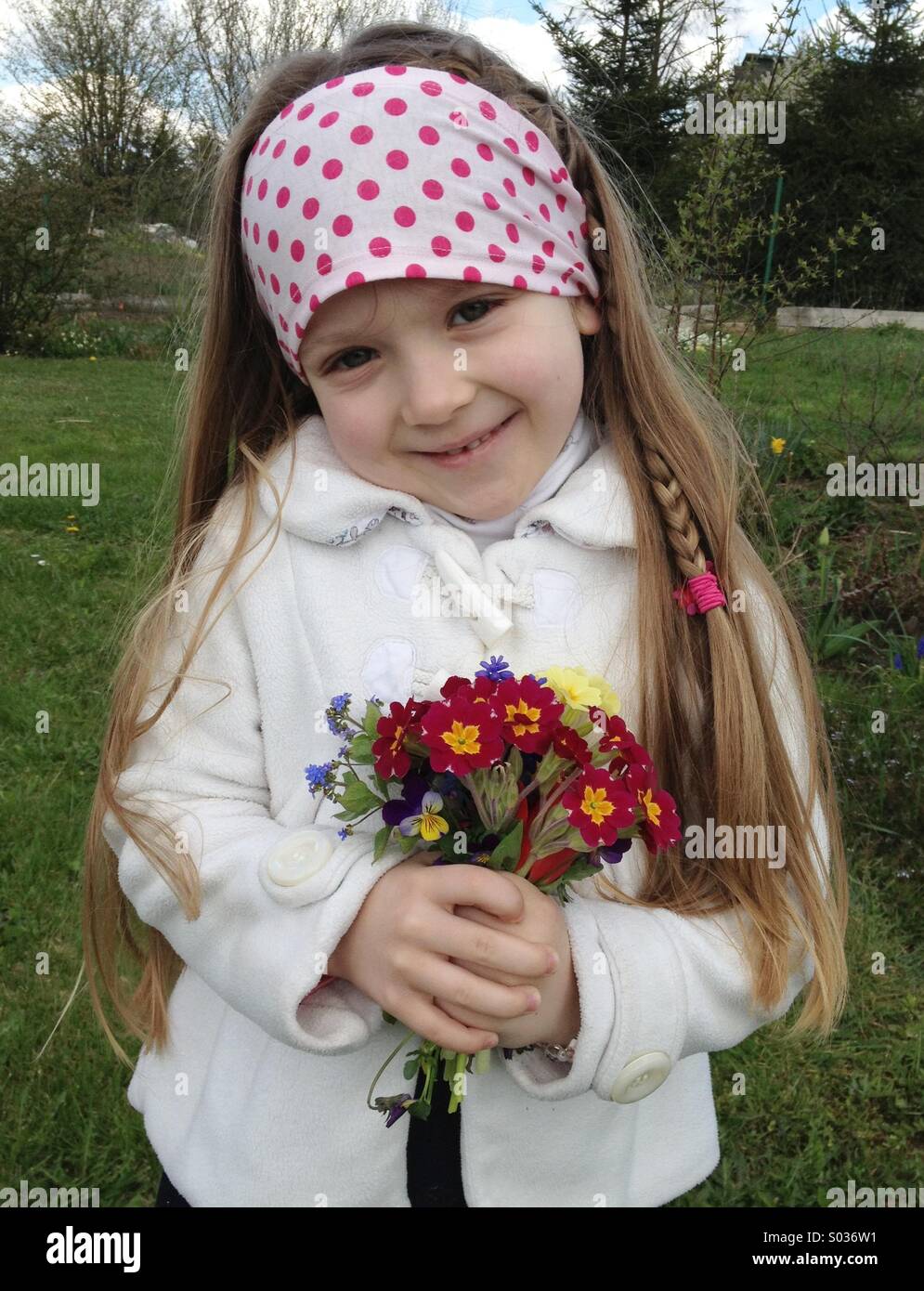 Child girl flowers hi-res stock photography and images - Alamy