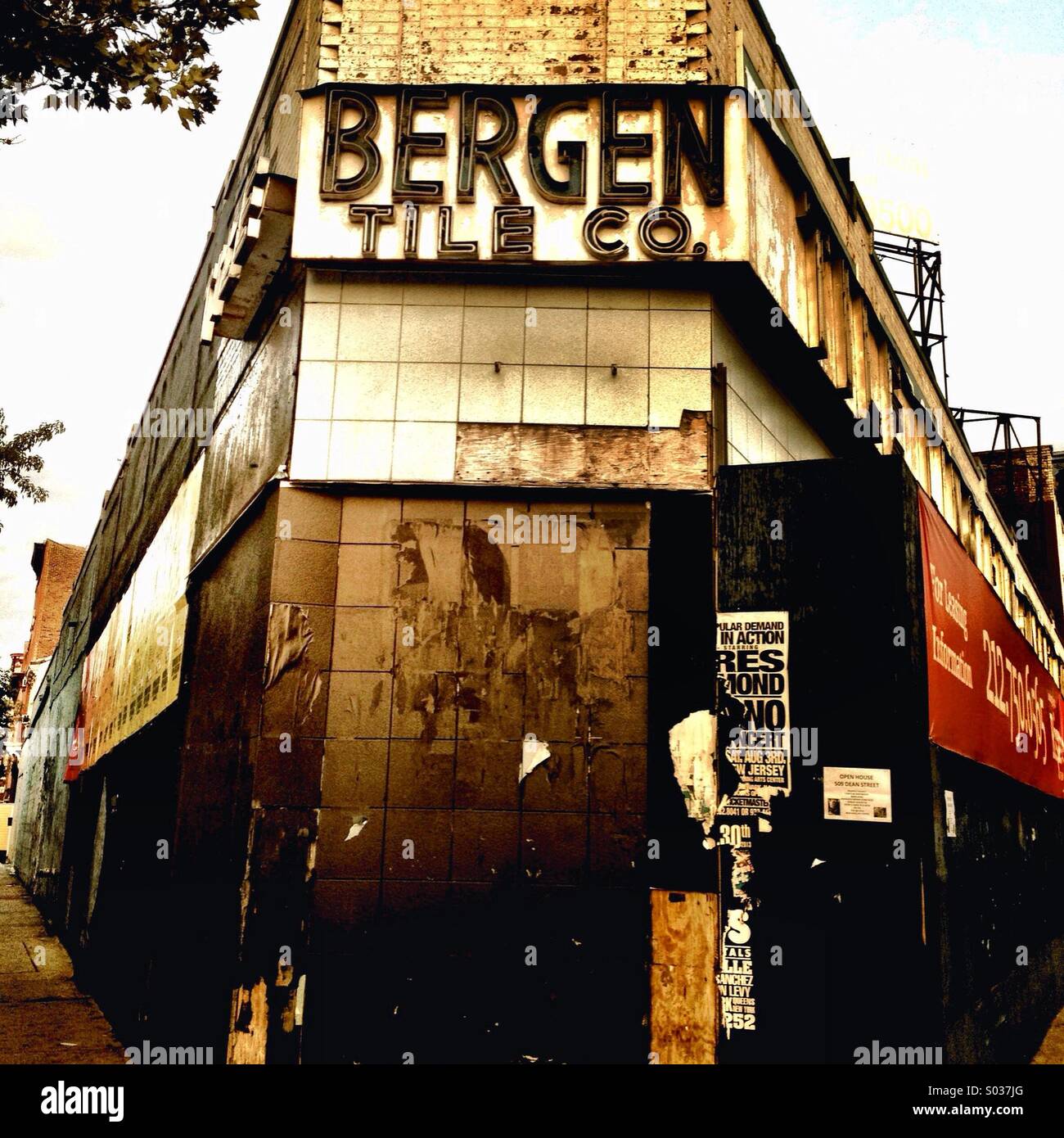 Broken Corner Of A Building High Resolution Stock Photography and ...