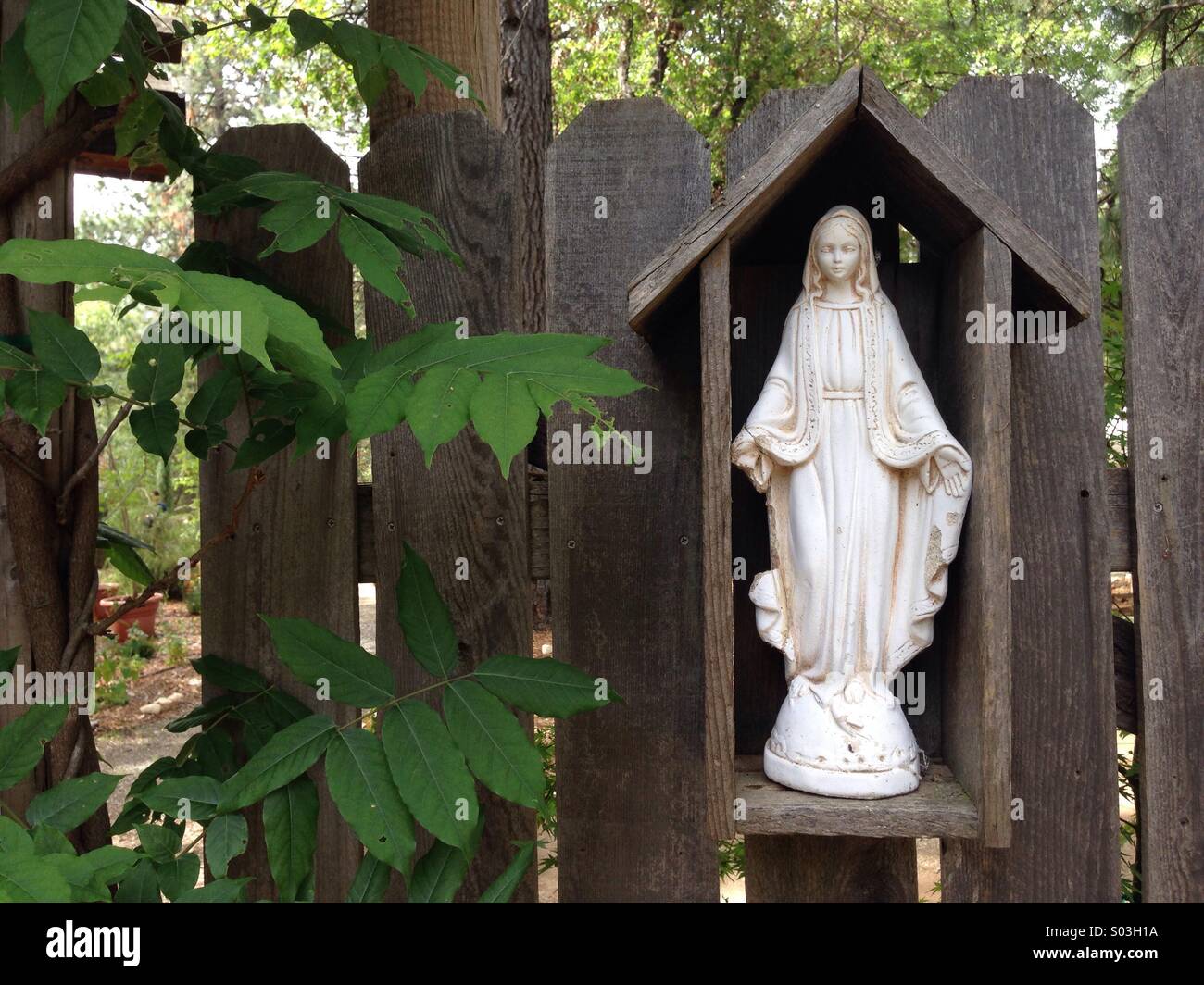 Mother mary statue hi-res stock photography and images - Alamy