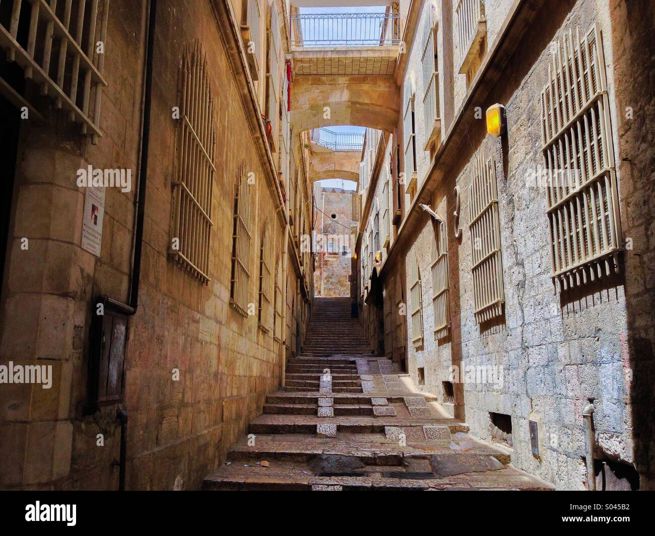 A narrow street off Via Dolorosa, old city, Jerusalem, Israel Stock Photo