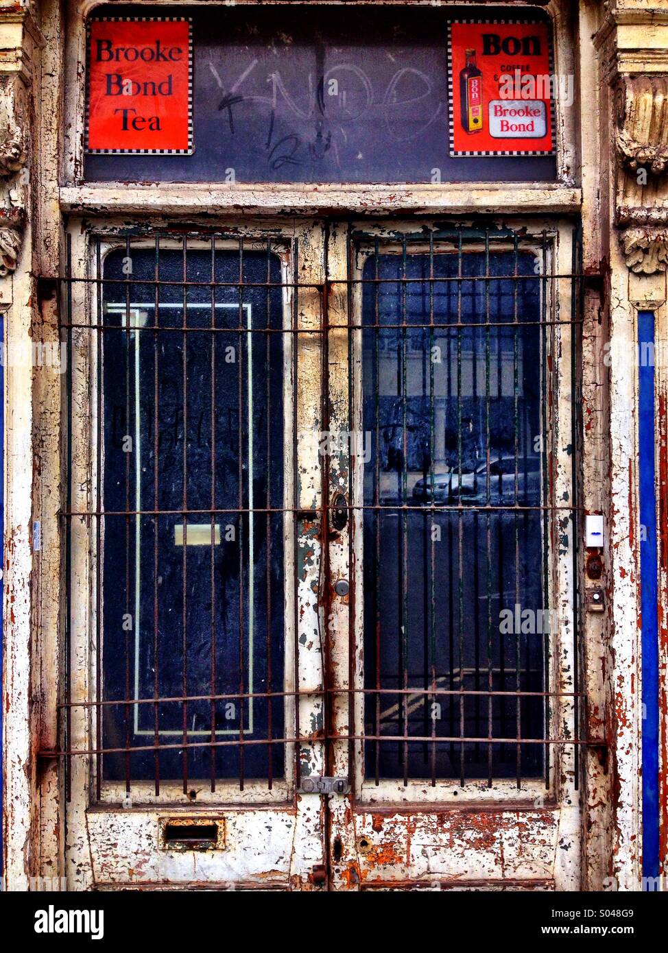 Local shops closed down hires stock photography and images Alamy