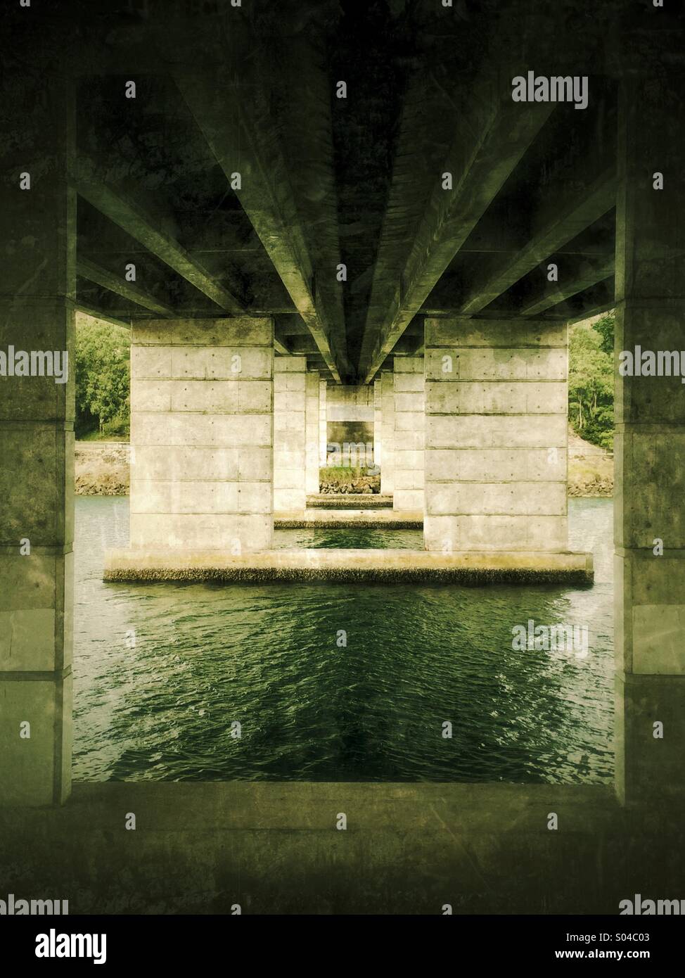 Object Under Bridge No water below bridge hi-res stock photography and images - Alamy