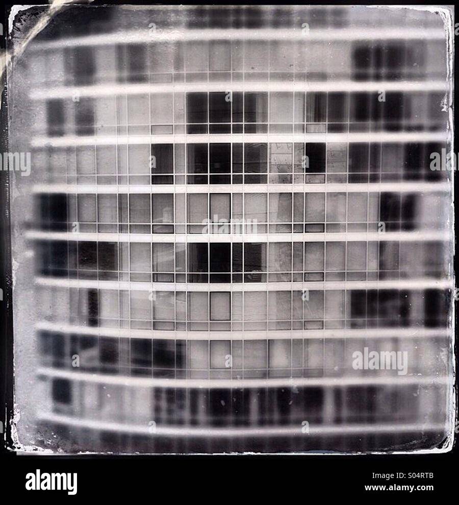 White building high rise hi-res stock photography and images - Alamy