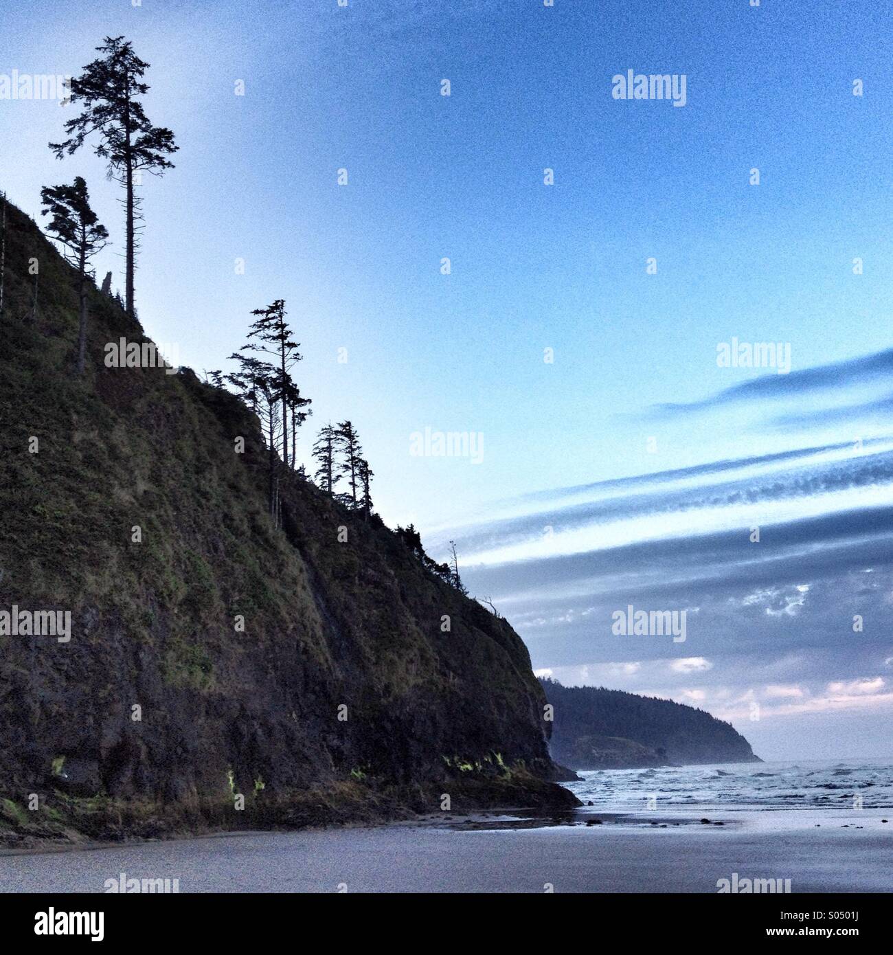 Cliff overlooking ocean hires stock photography and images Alamy