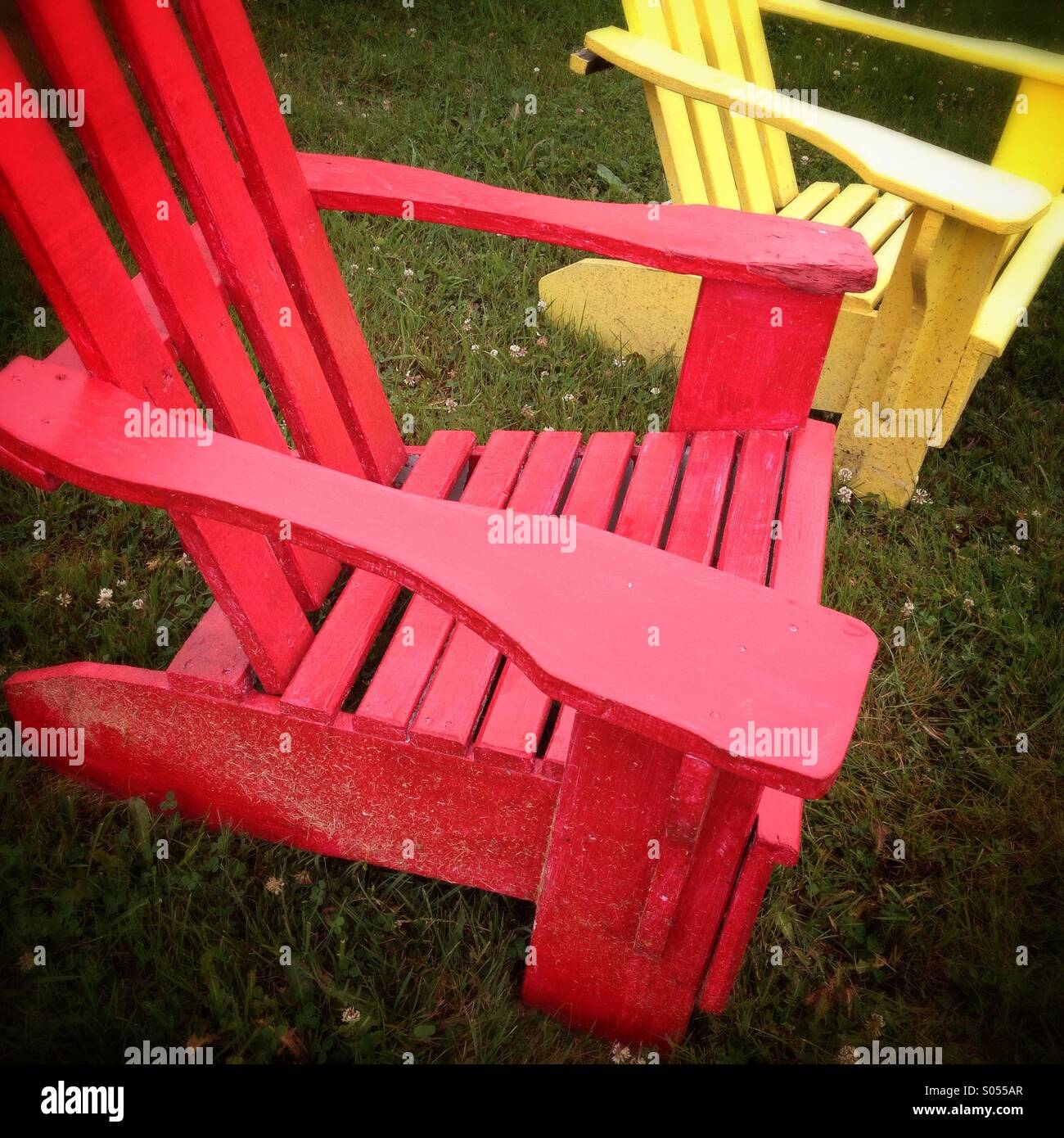 Red lounge chairs hi-res stock photography and images - Alamy