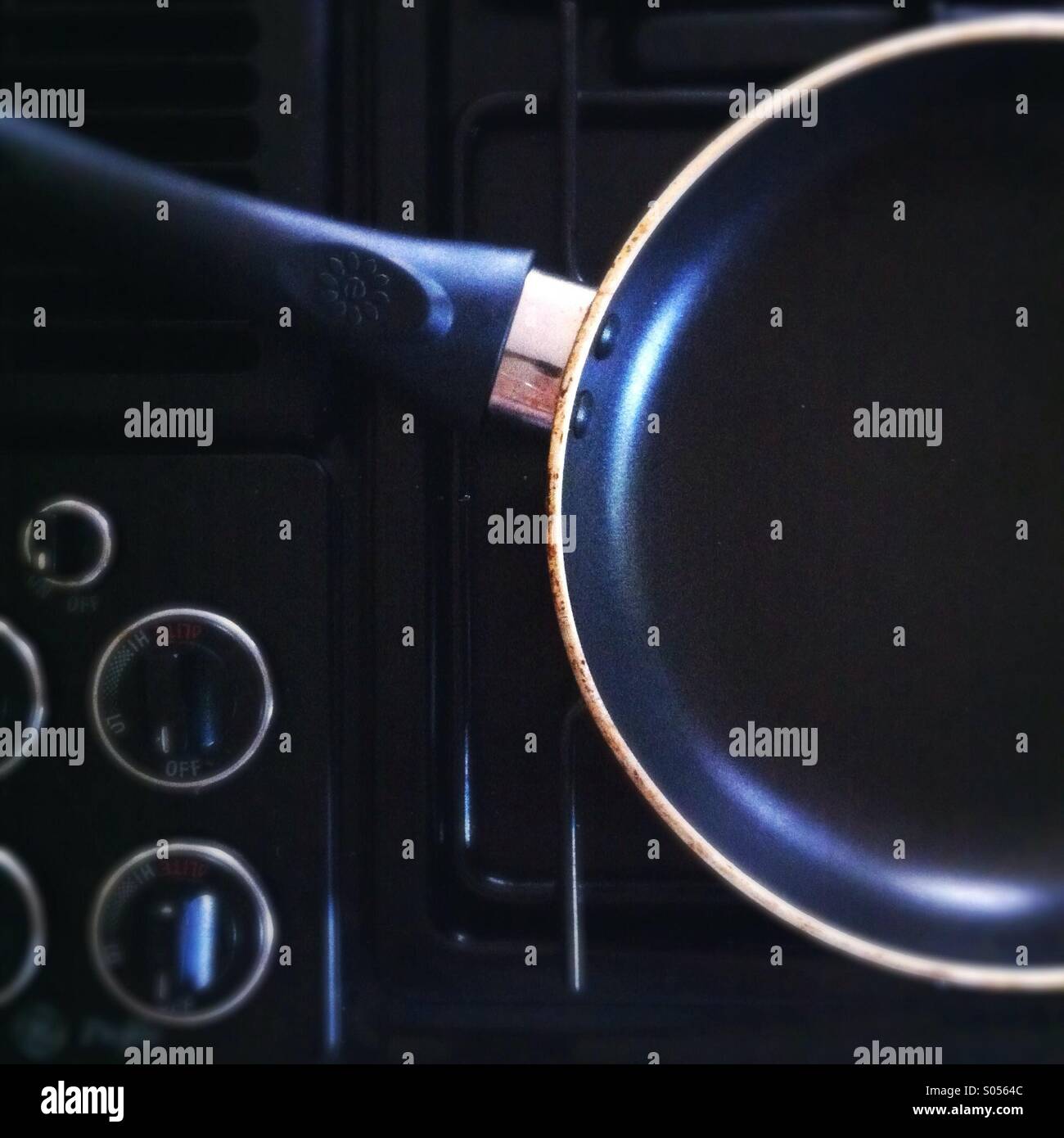 skillet on stove Stock Photo Alamy