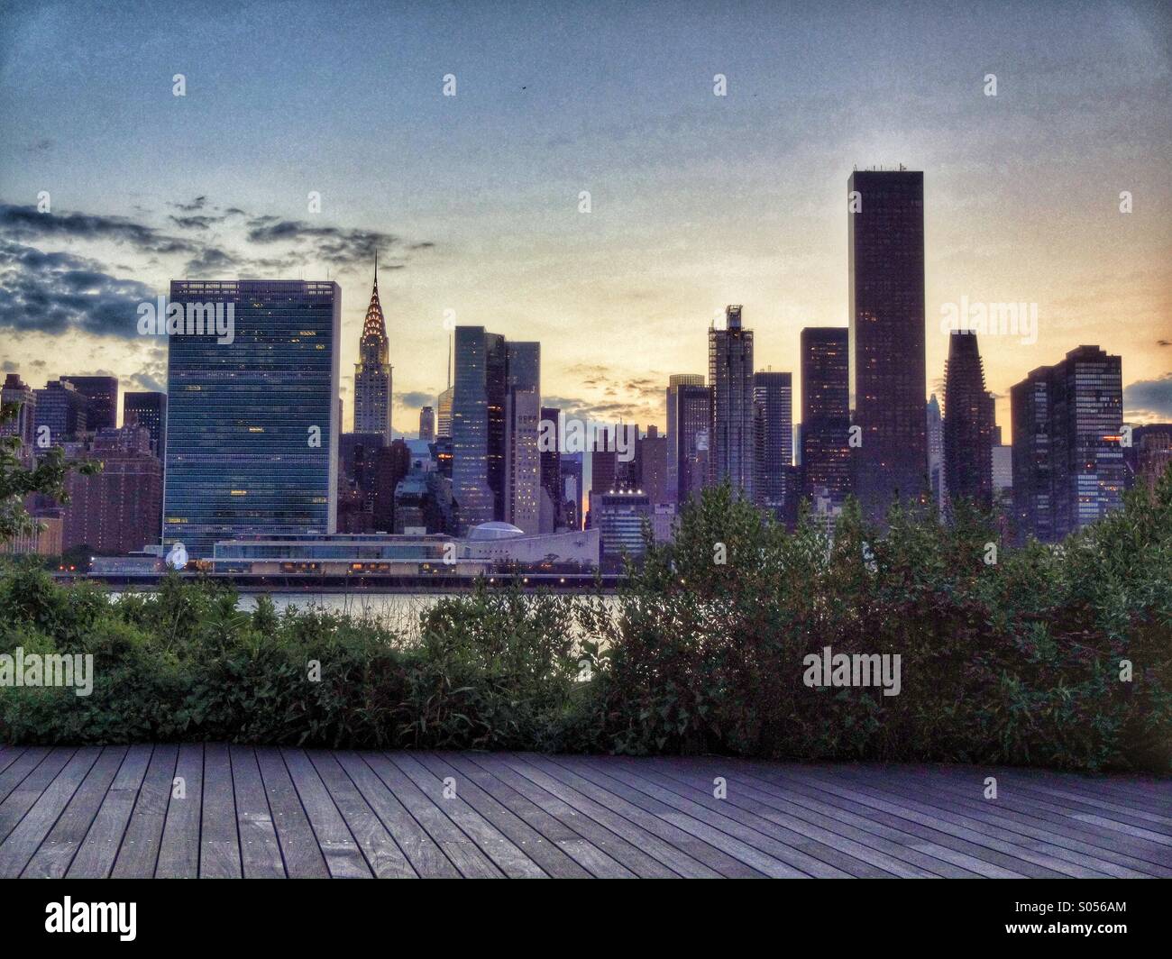 Gantry state park, promenade in Long Island City by the East River, with a privileging view of the Manhattan midtown landscape - Smartphone Captured Stock Image