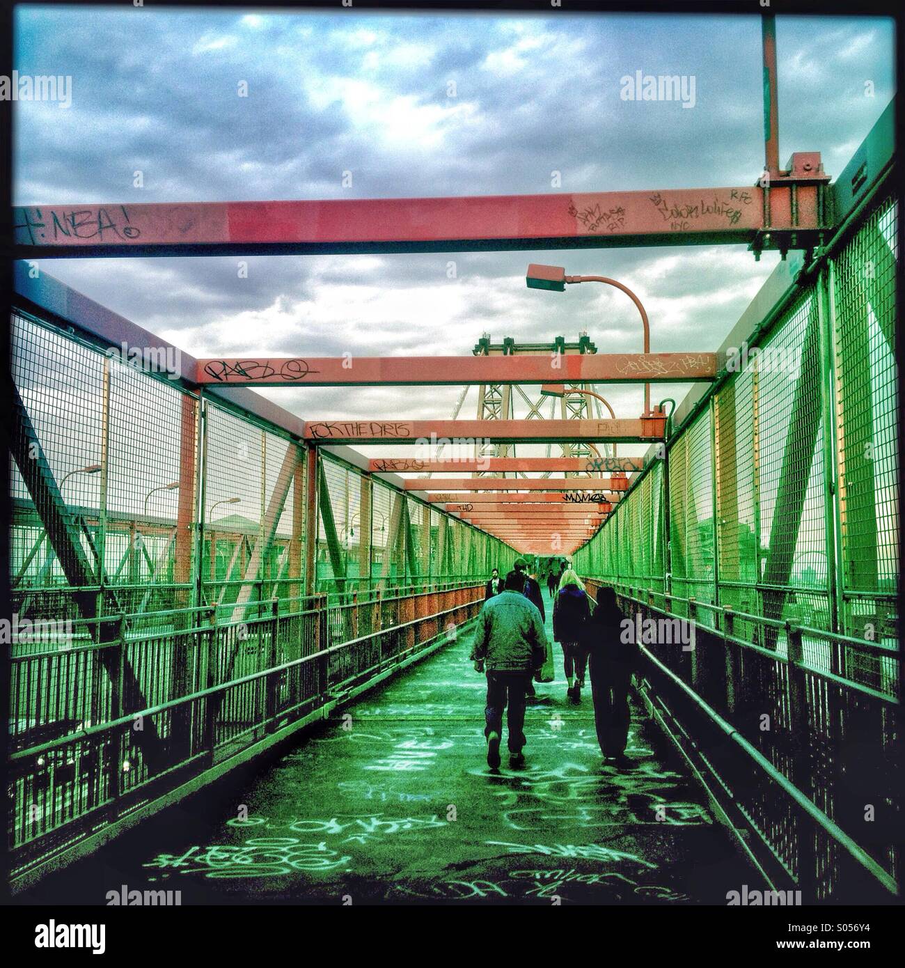 Pedestrian crossing the Williamsburg bridge Stock Photo Alamy