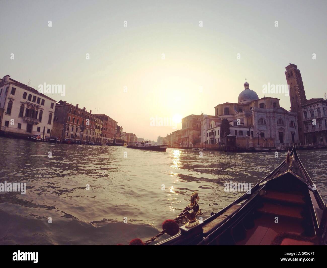Gondola and sunset hi-res stock photography and images - Alamy