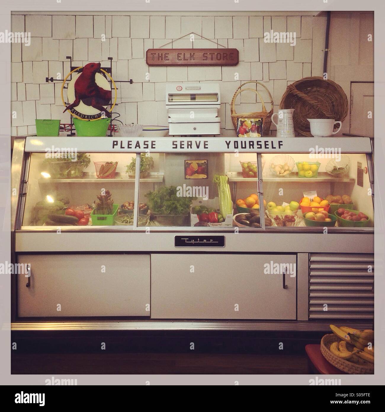 Grocery store refrigerator hires stock photography and images Alamy