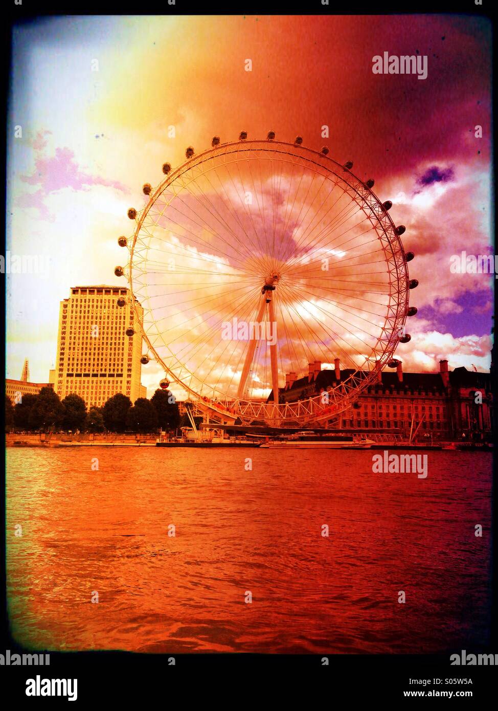 Shell Ferris Shell ferris wheel hi-res stock photography and images - Alamy