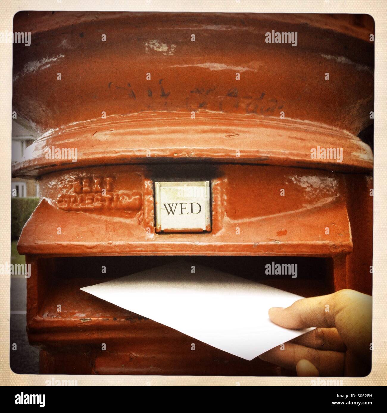 Hand posting letter royal mail hires stock photography and images Alamy