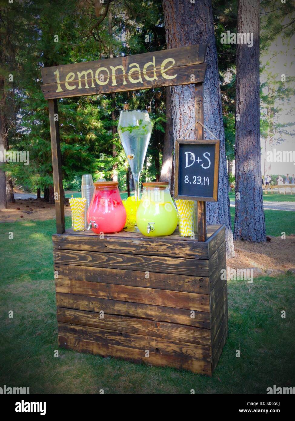 Lemonade stand hires stock photography and images Alamy