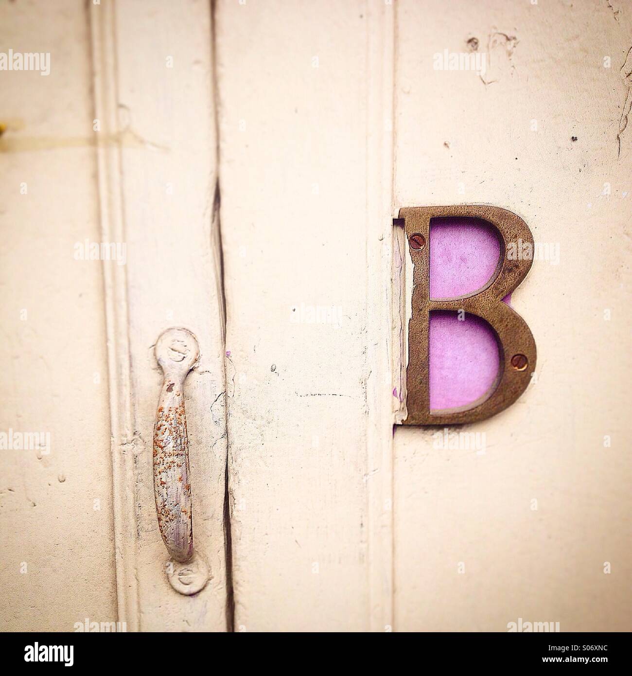 A letter 'B' decorates a door in a home in Colonia Roma, Mexico City, Mexico Stock Photo