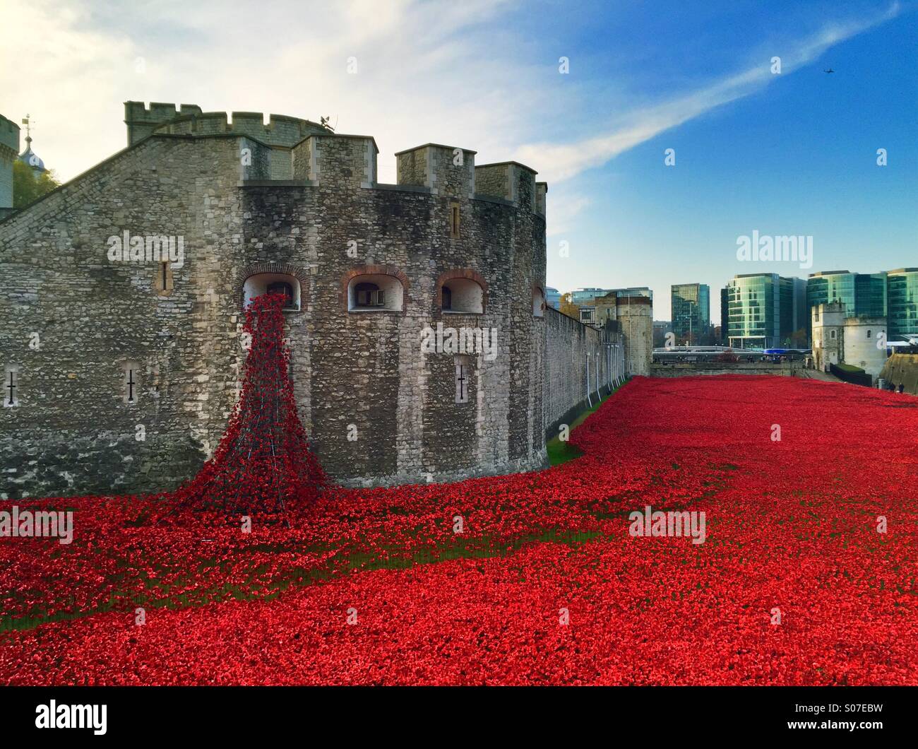 Poppies at Tower of London to mark the centenary of the First World War. Stock Photo