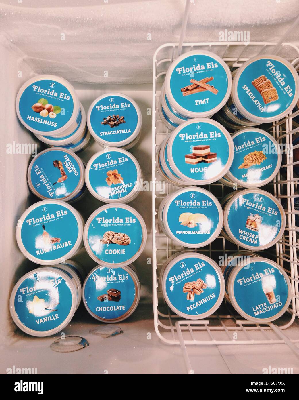 Ice cream freezer hires stock photography and images Alamy