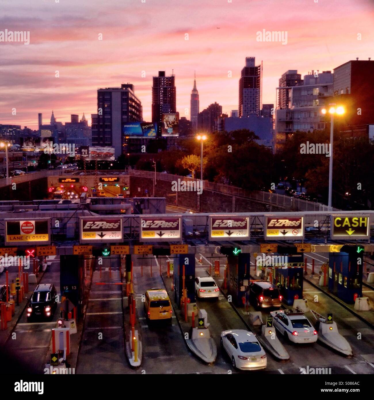 Entrance to the Midtown tunnel to Manhattan Stock Photo Alamy