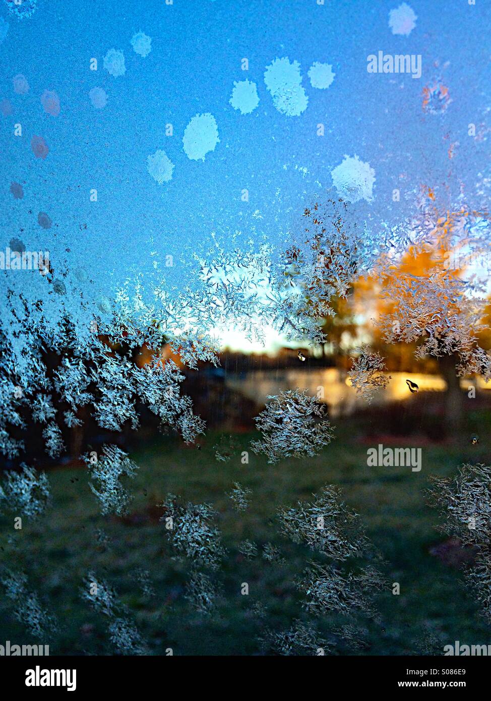 Frost on windows hi-res stock photography and images - Alamy