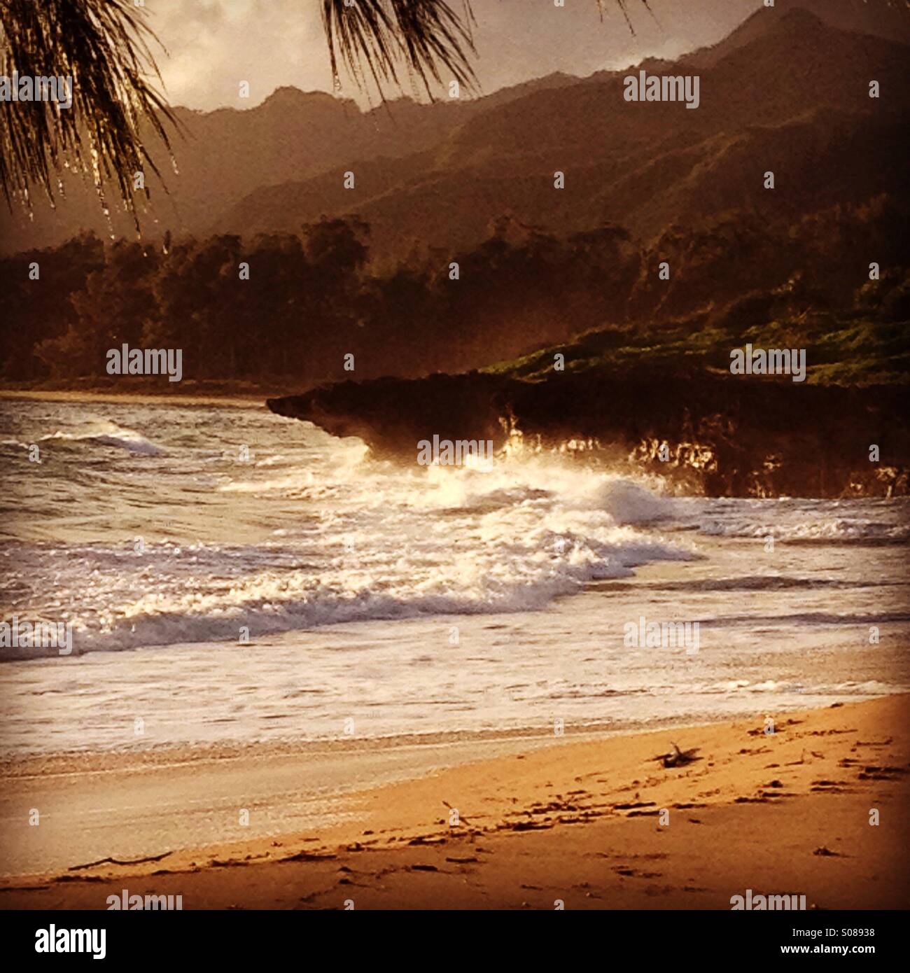 Hawaii sunrise waves hi-res stock photography and images - Alamy
