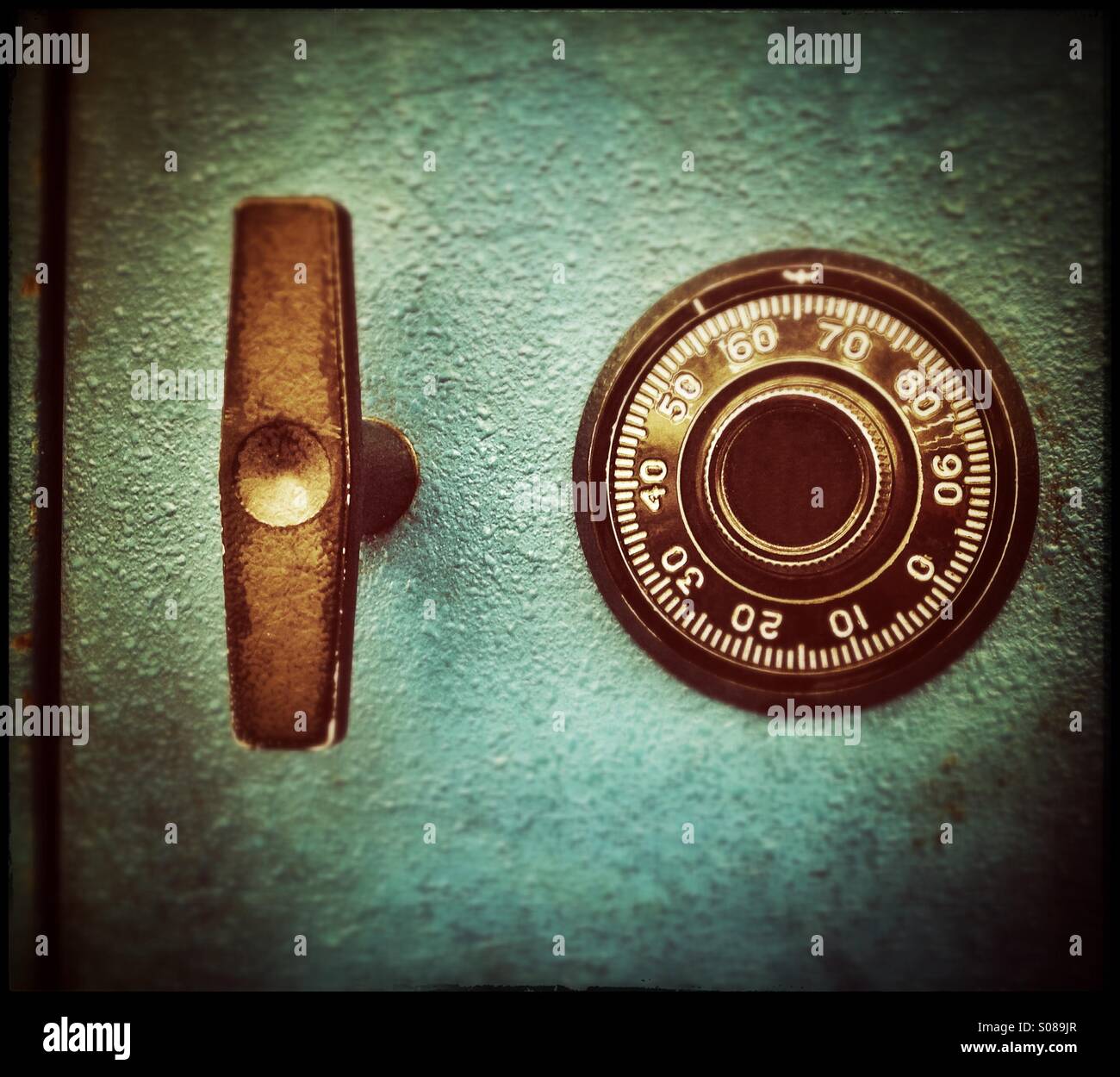 Combination Lock And Handle On An Old Metal Safe Stock Photo - Alamy