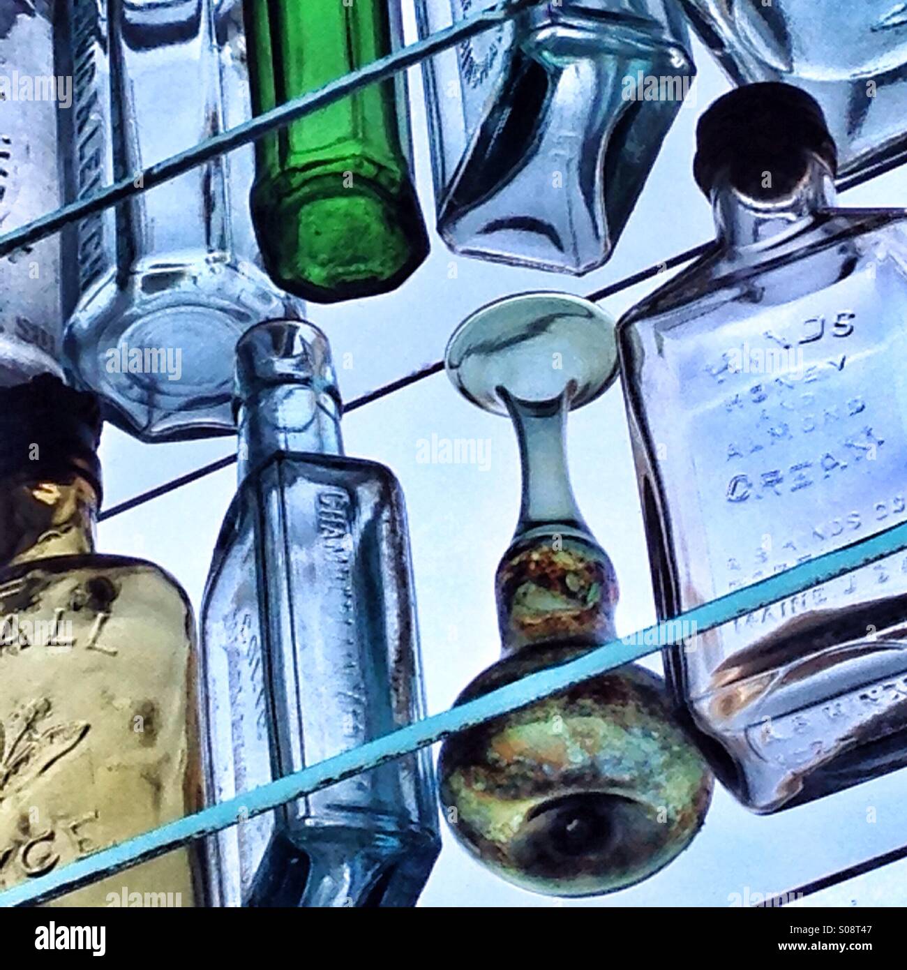 Medicine shelf hires stock photography and images Alamy