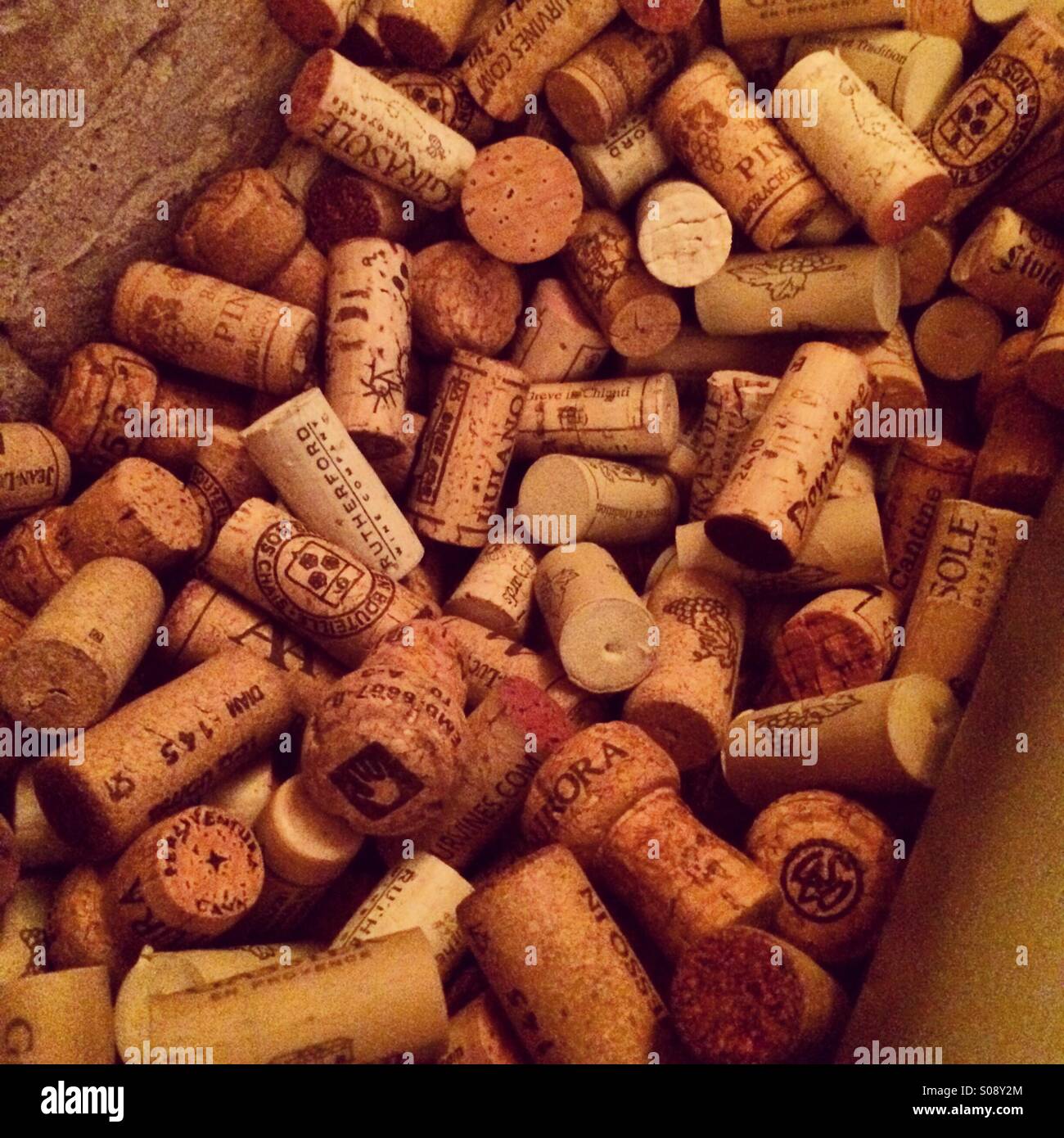 Wine corks. Assorted used corks in a box Stock Photo Alamy