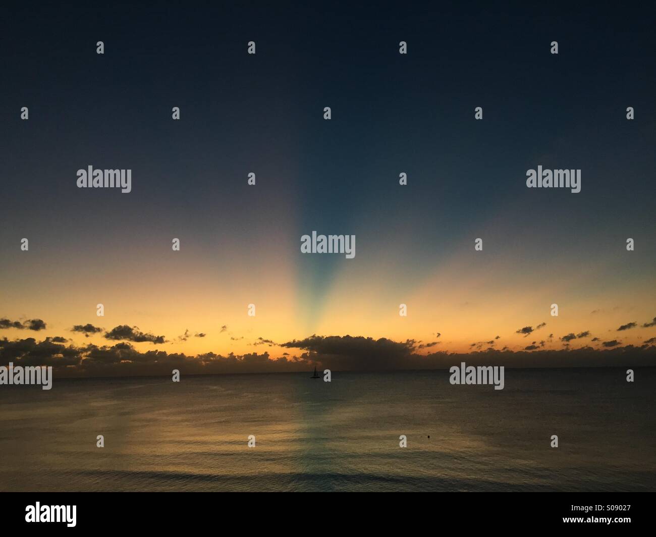 Cayman islands beach hi-res stock photography and images - Alamy
