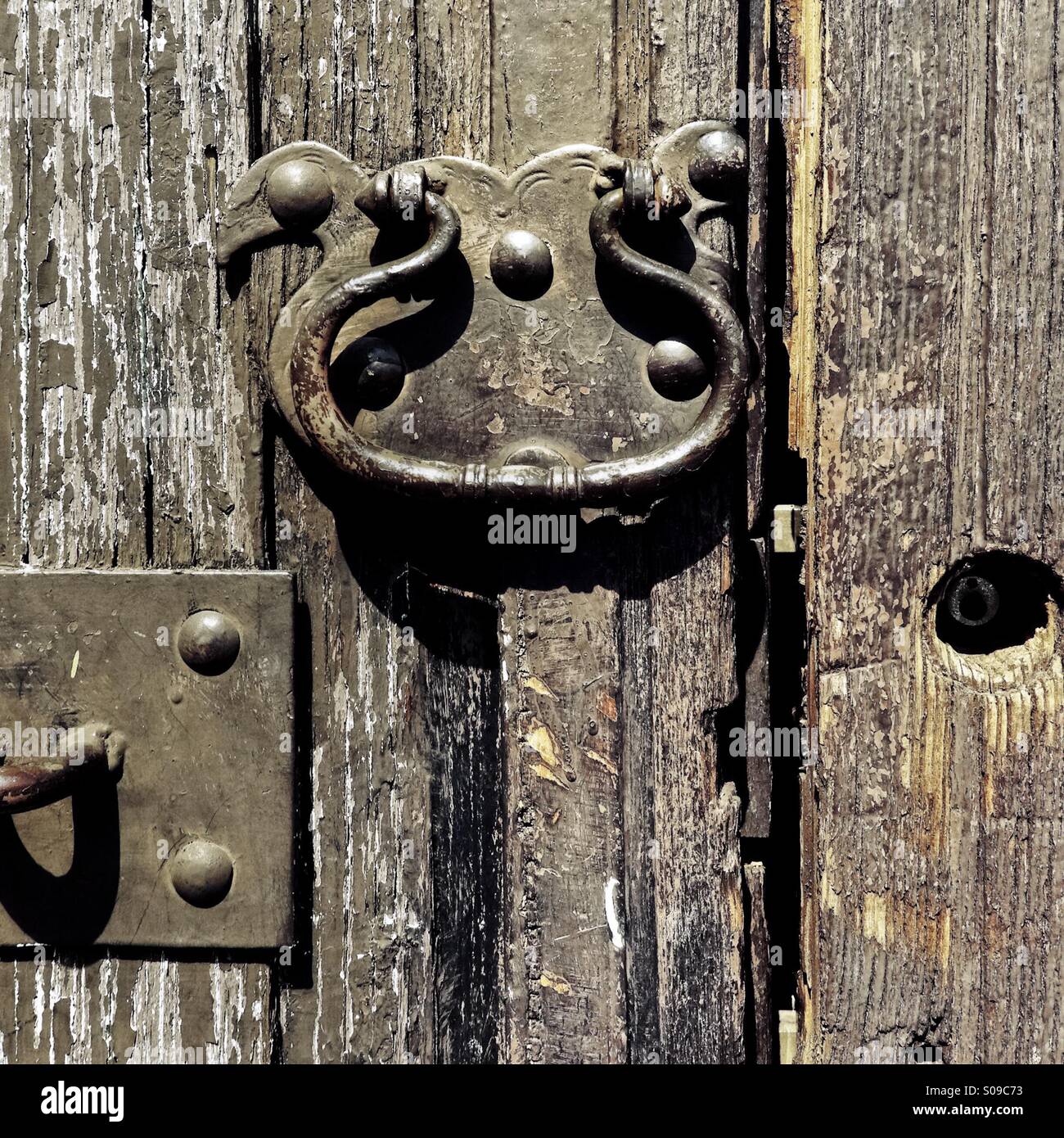 An antique door knocker is seen hung on the rotten wooden door of a Spanish colonial house in Morelia, Mexico, 2 November 2014. Stock Photo