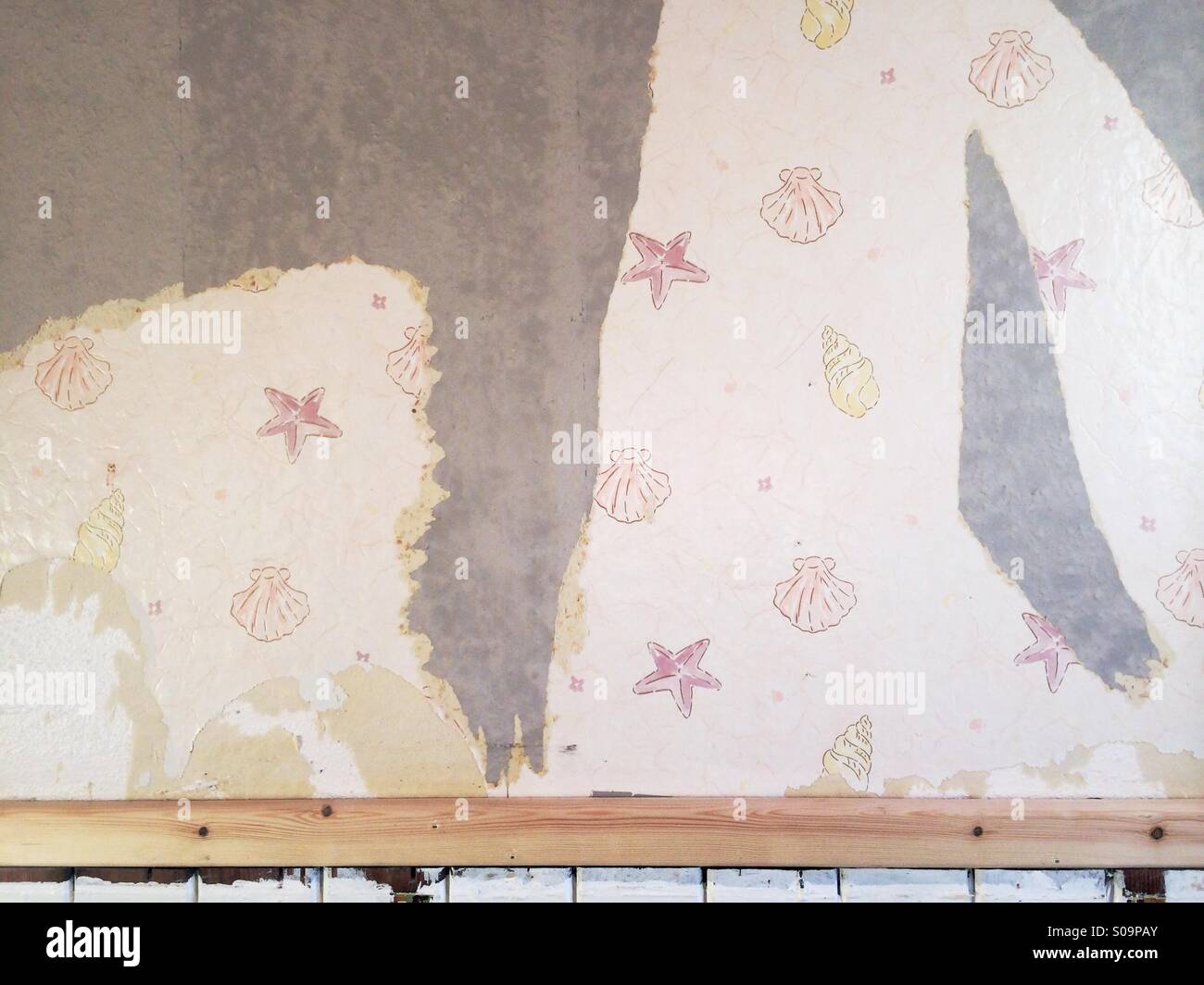 Stripping wallpaper while redecorating and finding an old wallpaper