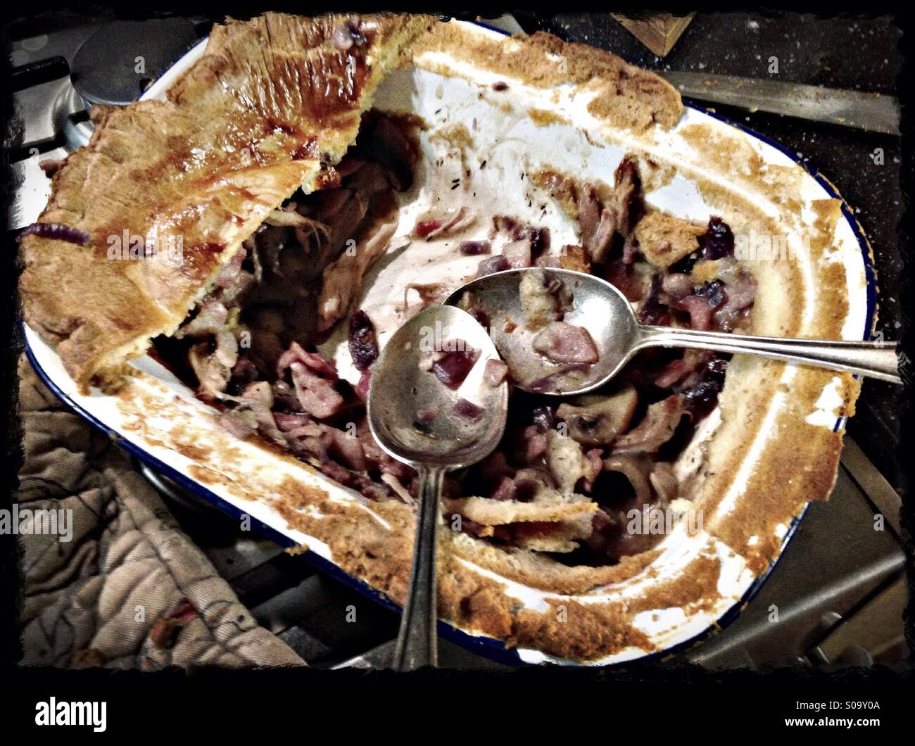 Pie tin hi-res stock photography and images - Alamy
