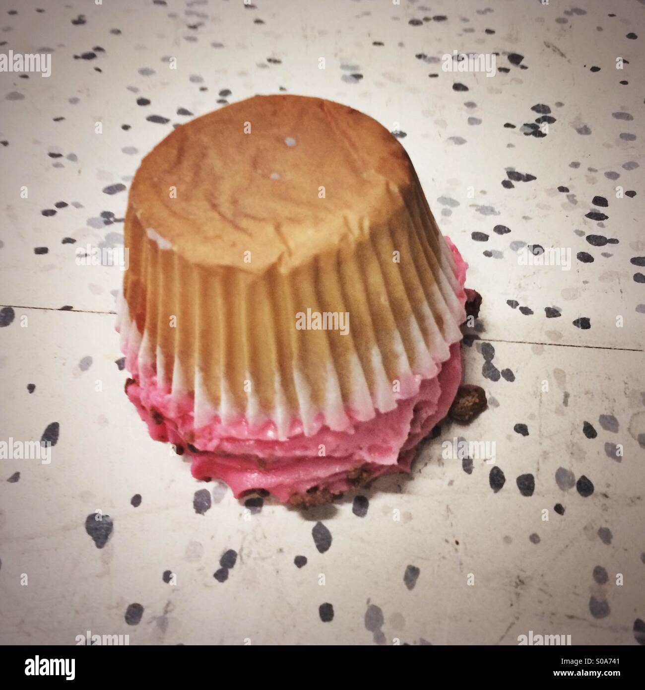 Dropped cake hires stock photography and images Alamy