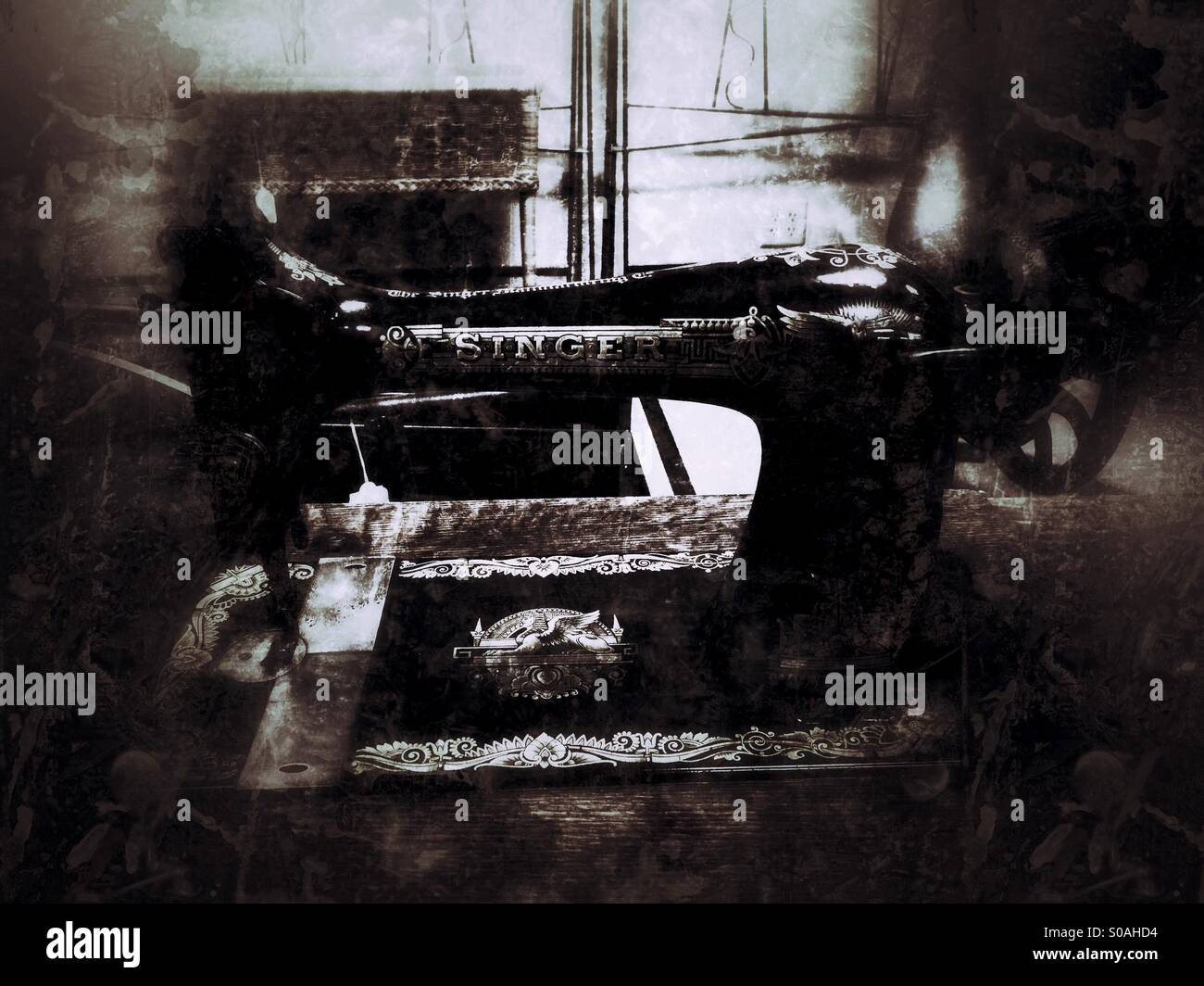 Antique singer sewing machine hires stock photography and images Alamy