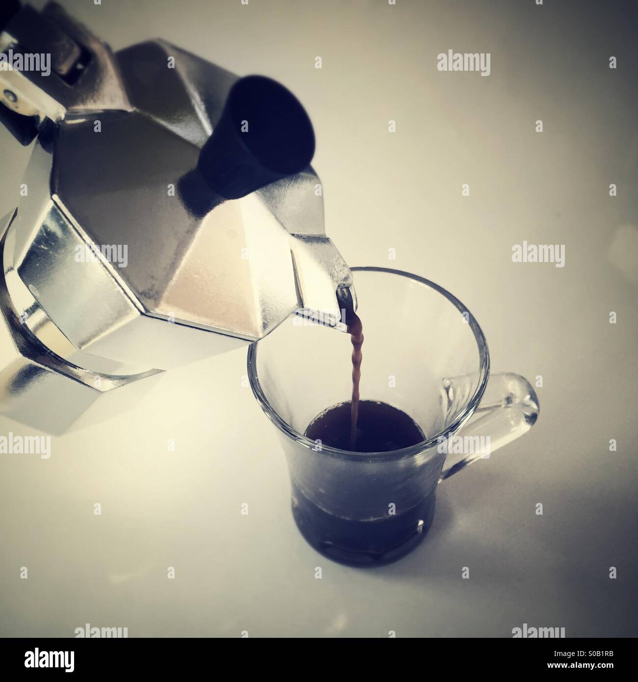 https://c8.alamy.com/comp/S0B1RB/stovetop-espresso-S0B1RB.jpg