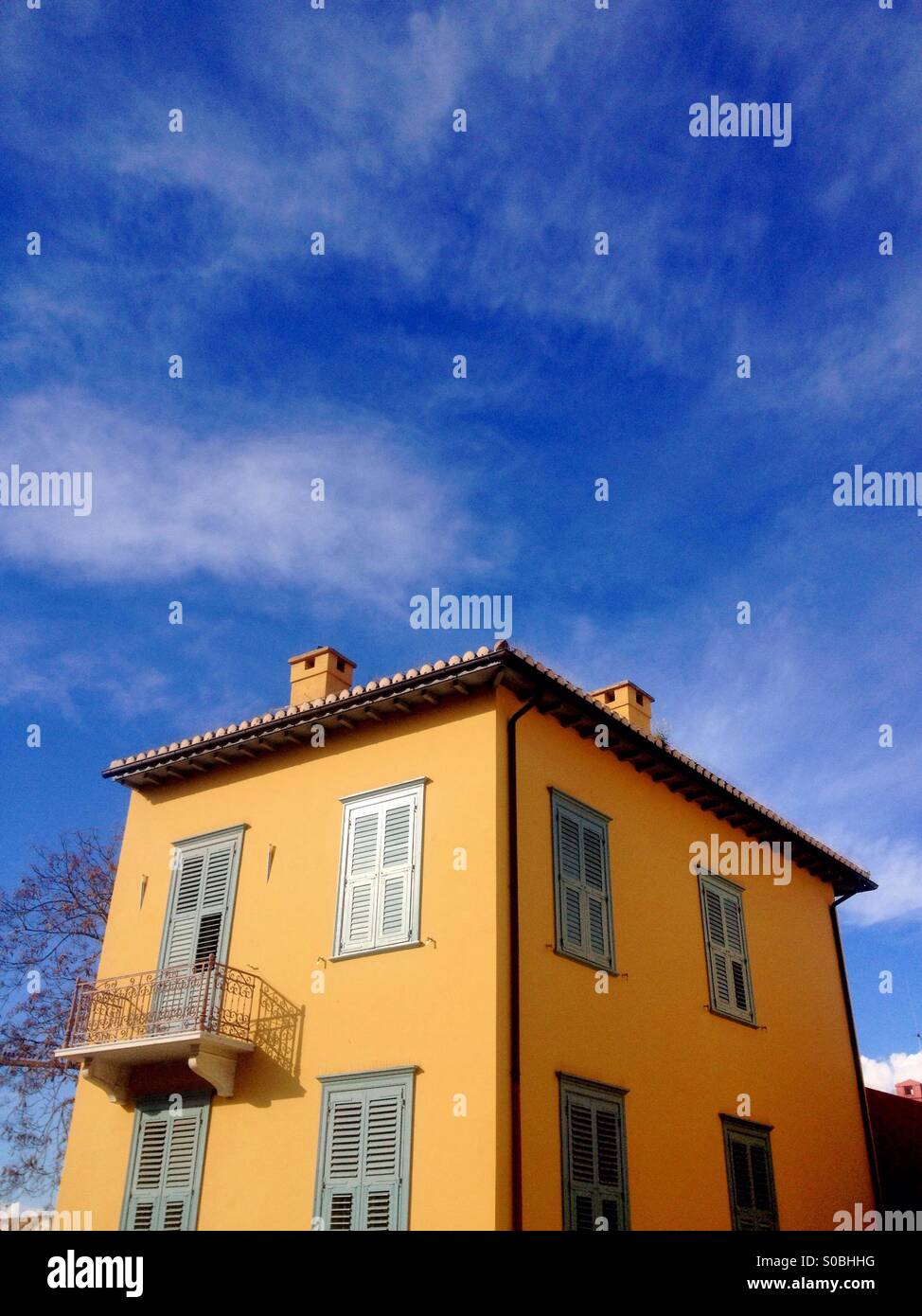 Yellow house at Plaka Athens Stock Photo Alamy