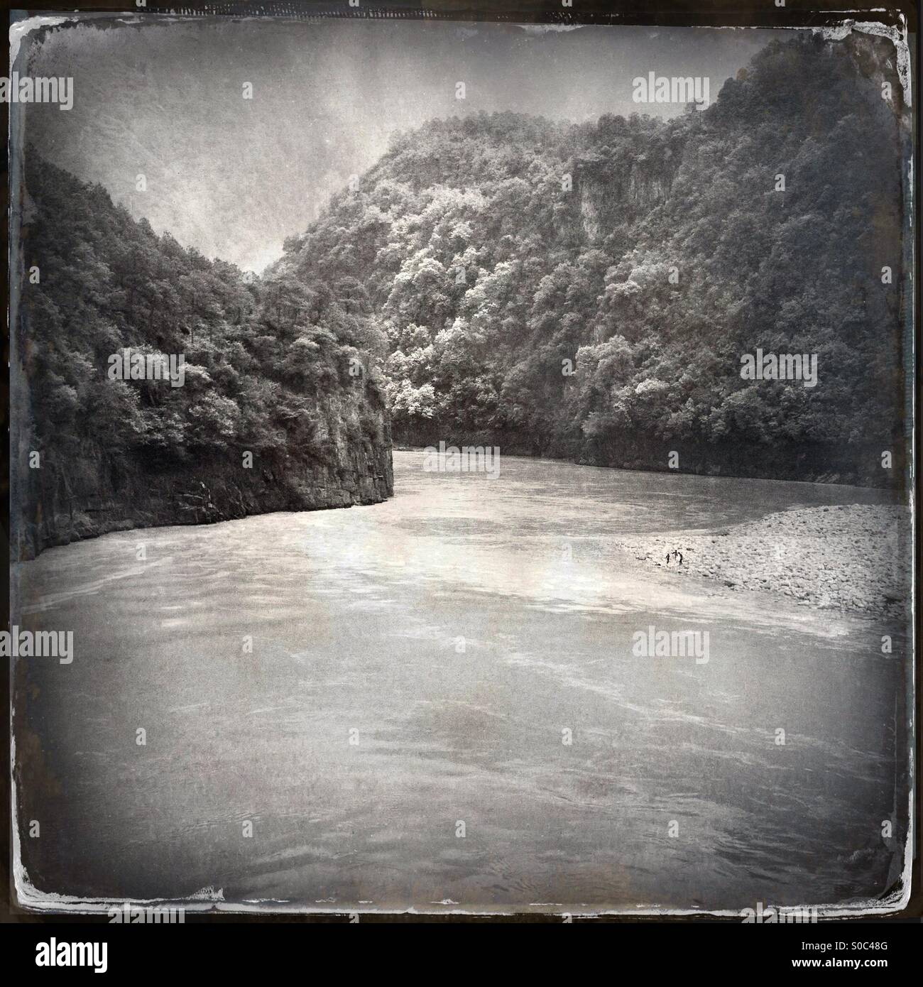 Bend in the nu river nujiang, three parallel rivers protected