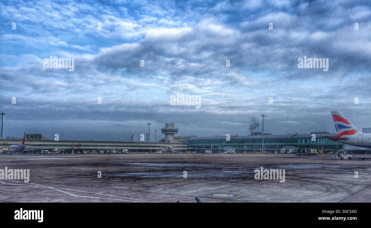 Manchester airport terminal 3 Stock Photo - Alamy