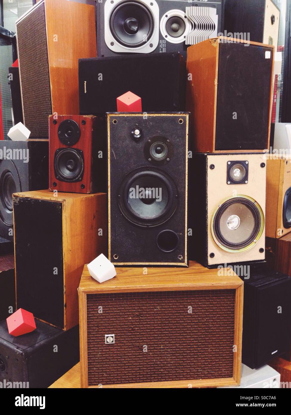 Retro speaker cheap box