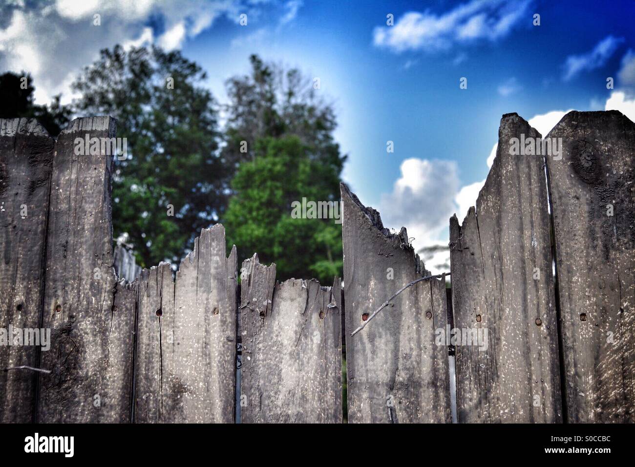 Rustic wood fence hi-res stock photography and images - Alamy