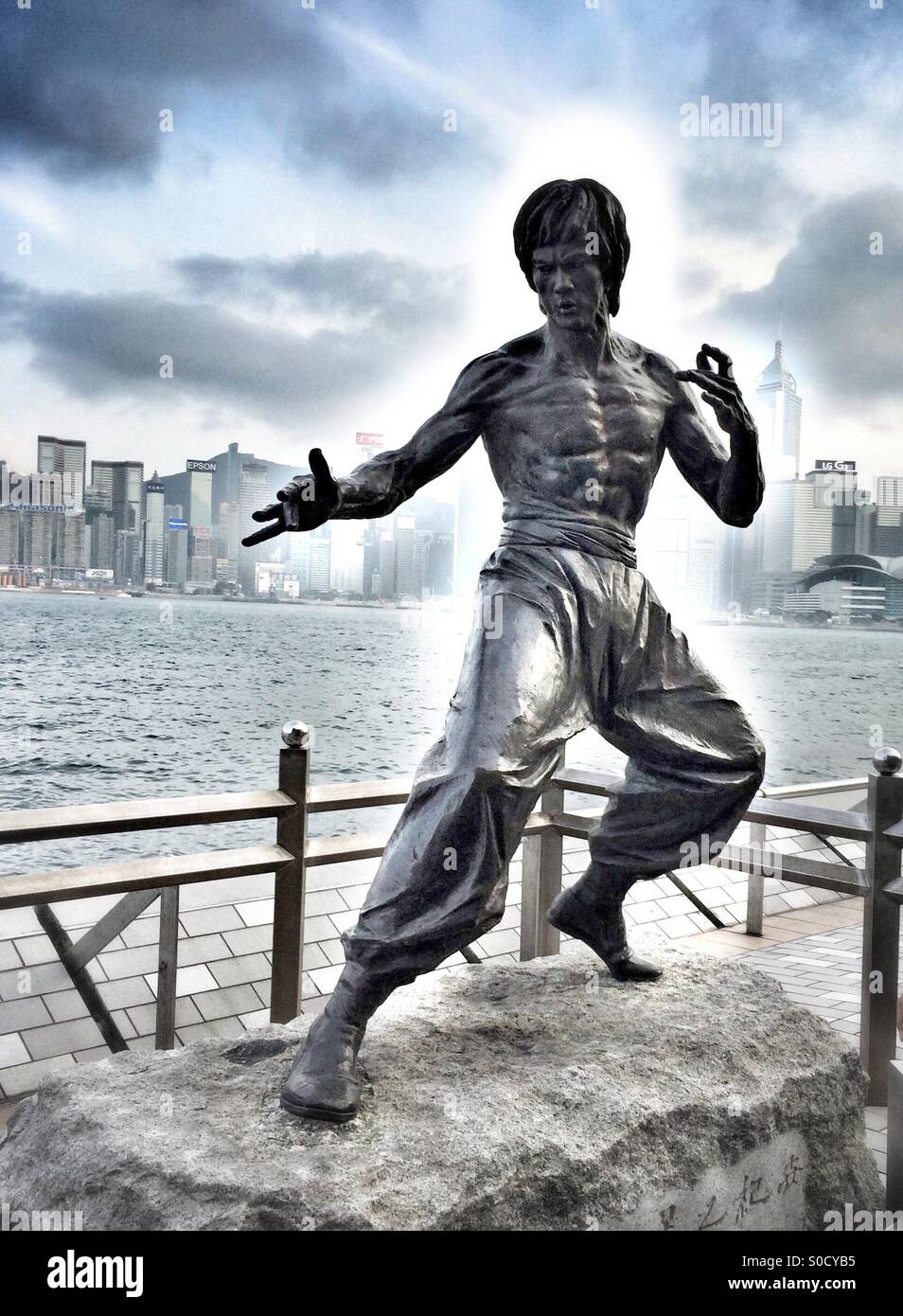 Bruce Lee Statue on the Avenue of Stars in Hong Kong Stock Photo - Alamy