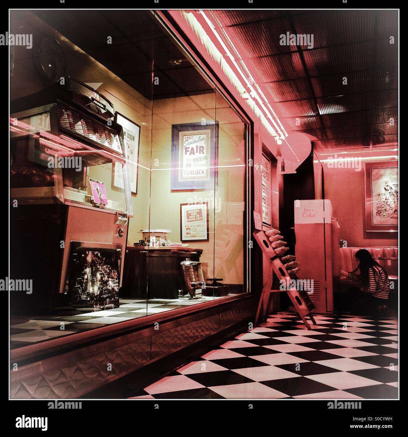 A Young Girl Looks At A Coke Machine In The American Graffiti Exhibit Stock Photo Alamy